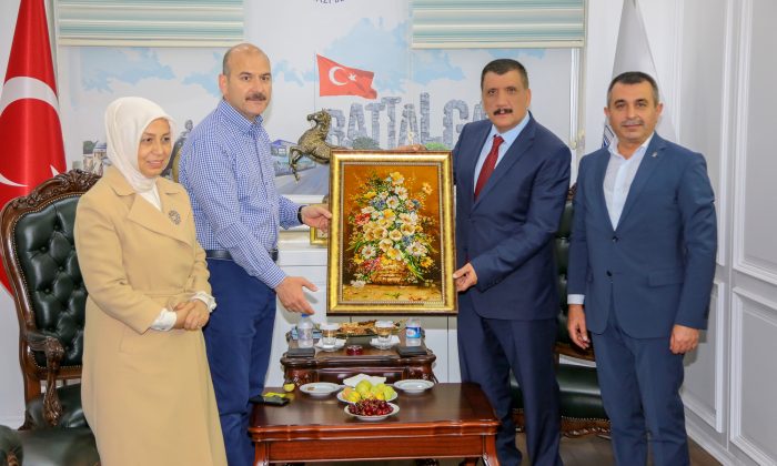 İÇİŞLERİ BAKANI SOYLU, BATTALGAZİ BELEDİYESİ’Nİ ZİYARET ETTİ