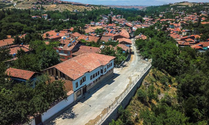 ÇIRMIHTI’DA DÜZENLEME ÇALIŞMALARI DEVAM EDİYOR