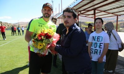 ÖZEL GEREKSİNİMLİ BİREYLER, EVKUR YENİMALATYASPOR’UN İDMANINI ZİYARET ETTİ