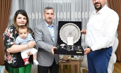 AİLENİN YENİ BEBEĞİ AHMET EFE’YE DE ‘HOŞGELDİN BEBEK’ HEDİYESİ