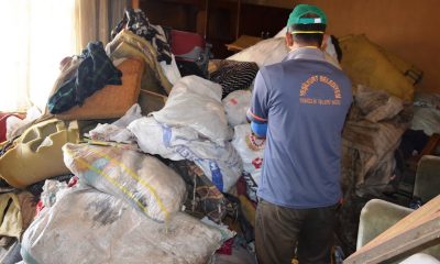 ÇAVUŞOĞLU MAHALLESİNDE KÖTÜ KOKU YAYILMASINA SEBEP OLAN ÇÖP EV TEMİZLENDİ