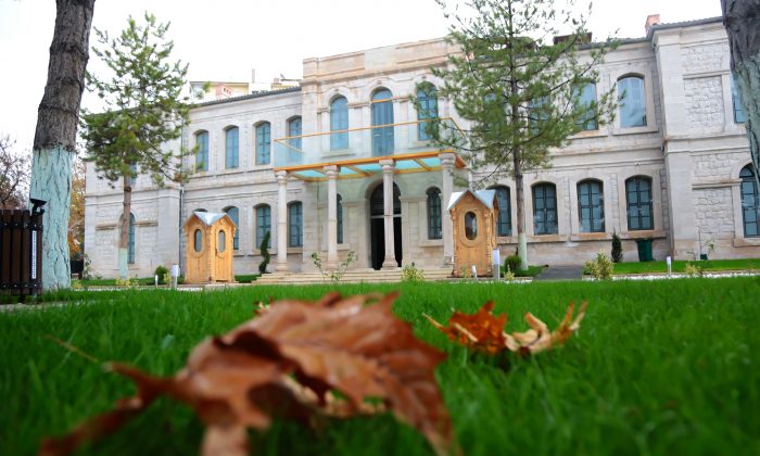 TARİHİ BİNA, ESKİ İHTİŞAMLI GÜNLERİNE KAVUŞTU