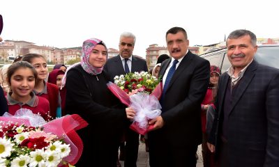 GÜRKAN, AVNİ KİĞILI KIZ ANADOLU İMAM HATİP LİSESİ ÖĞRENCİLERİ İLE BİR ARAYA GELDİ