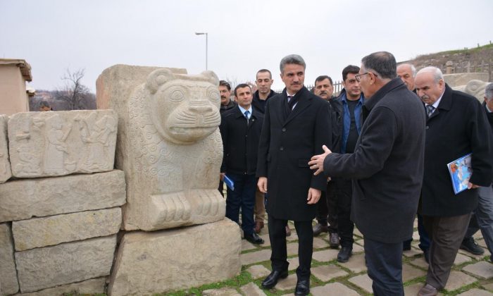 VALİ AYDIN BARUŞ ASLANTEPE ÖRENYERİ MÜZELER VE KÜTÜPHANELERDE İNCELEMELERDE BULUNDU