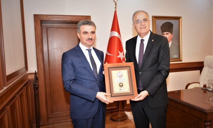TVF BAŞKANI ÜSTÜNDAĞ VALİ AYDIN BARUŞ’U ZİYARET ETTİ