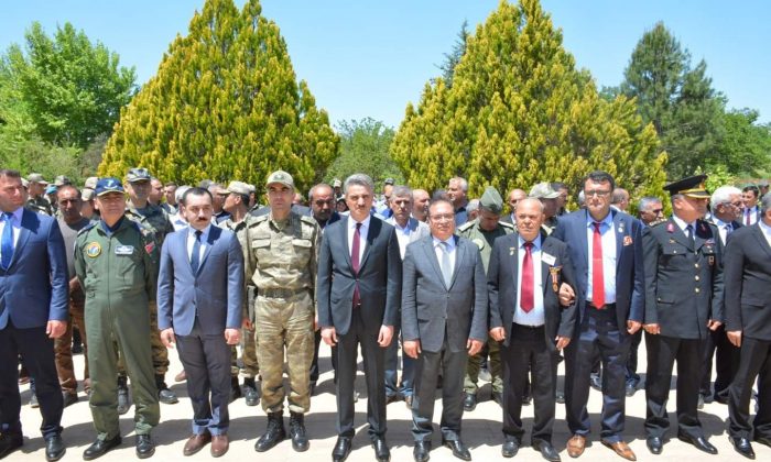 ŞEHİT OLAN 34 KAHRAMAN ASKERİMİZ İÇİN ANMA PROGRAMI DÜZENLENDİ.