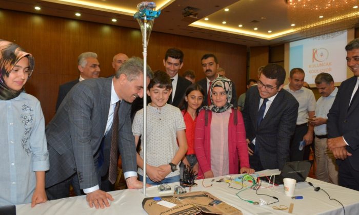 Vali Baruş Kuluncak Kodlama Etkinliğine Katıldı
