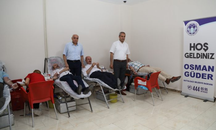 BATTALGAZİ BELEDİYE ÇALIŞANLARI KAN BAĞIŞINA YOĞUN İLGİ GÖSTERDİ