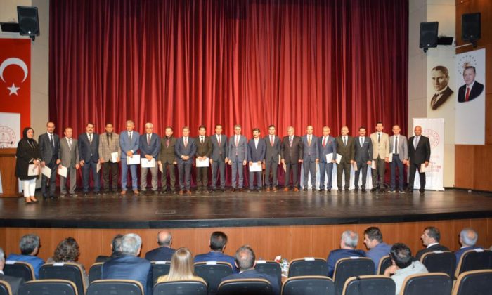 Vali Aydın Baruş, merkez ilkokul, ortaokul ve lise müdürleri ile bir araya geldi.