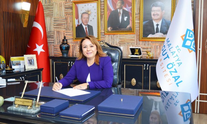 Rektör Karabulut, “Cumhuriyetimizin 96. kuruluş yıldönümünü onurla, gururla ve coşkuyla yürekten kutluyoruz”