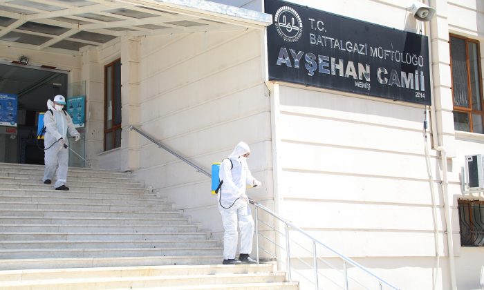 BATTALGAZİ BELEDİYESİ İBADETE AÇILACAK CAMİLERDE DEZENFEKTE ÇALIŞMASI BAŞLATTI