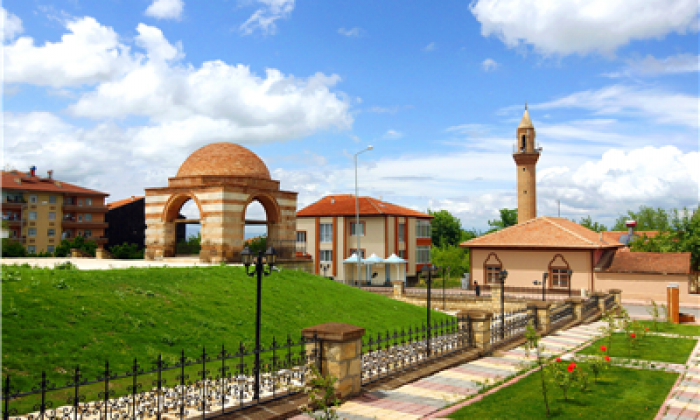 BATTALGAZİ VE TARİHİ KANLI KÜMBET