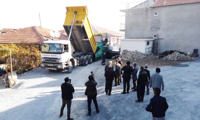 BATTALGAZİ BELEDİYESİ EKİPLERİNİN ASFALT MESAİSİ SÜRÜYOR