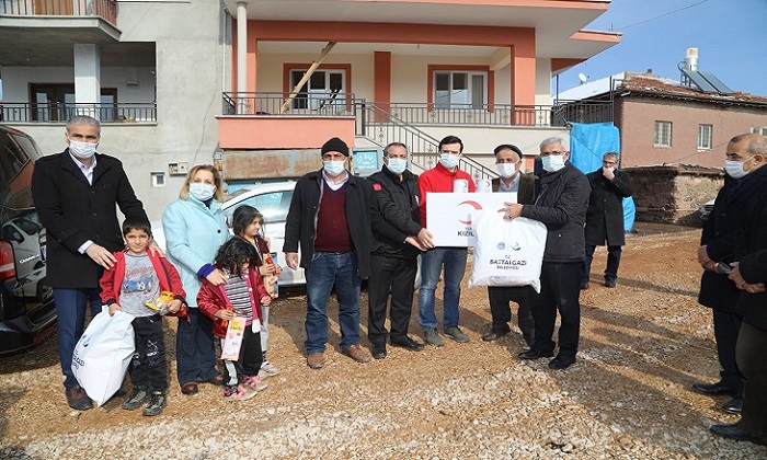 Depremin Birinci Yılında Depremzede Aileleri Unutulmadı