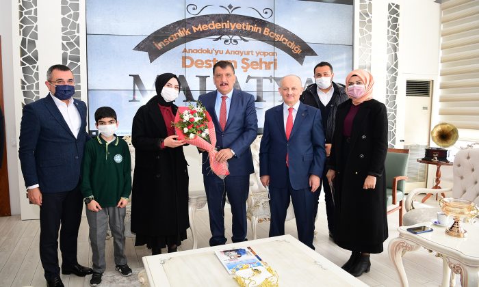 İL MÜFTÜSÜ IŞILDAR VE GENÇLİK GRUBUNDAN KANDİL ZİYARETİ