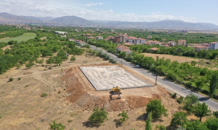 TOPSÖĞÜT’LÜ GENÇLER İSTEDİ, BAŞKAN ÇINAR YERİNE GETİRİYOR