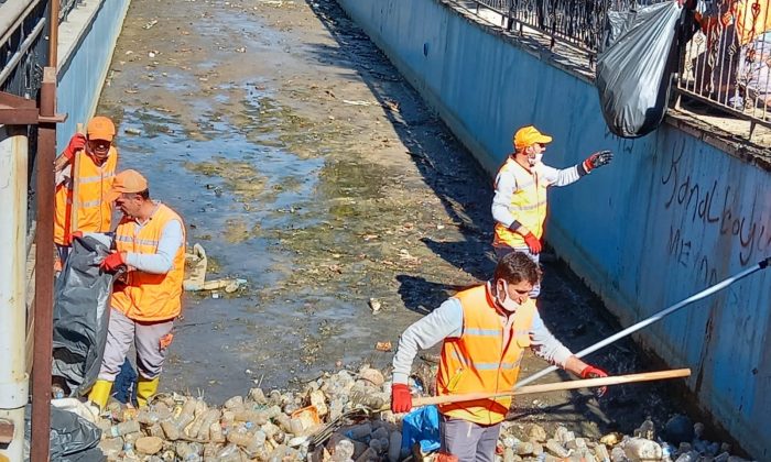 BÜYÜKŞEHİR BELEDİYESİ KANALBOYUNDA TEMİZLİK ÇALIŞMASI YAPTI