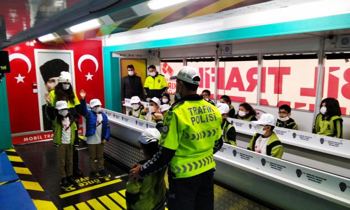 “Mobil Trafik Eğitim Tırı” Malatya’da Öğrencilere Uygulamalı ve Teorik Eğitim Verdi