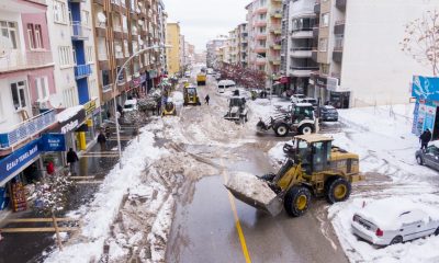 Belediye Temizlik Ekipleri Merkezde Kar Temizliğini Aralıksız Sürdürüyor