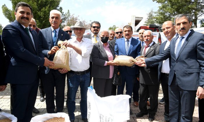 Arguvan’da Çiftçilere 20.500 kg Nohut Tohumu Dağıtımı Yapıldı