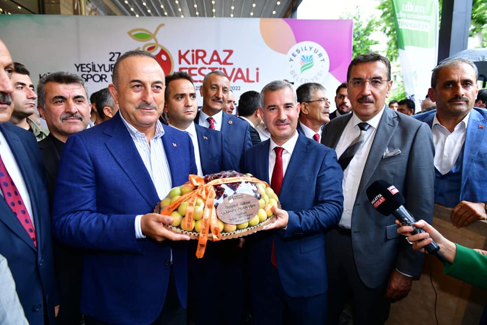 Dışişleri Bakanı Mevlüt Çavuşoğlu, 27.Yeşilyurt Kültür, Spor ve Kiraz Festivalinin açılış törenine katıldı.