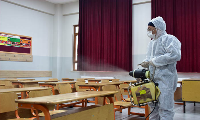 Malatya Merkezde Bulunan Okullar İkinci Yarı Tatilinde İlaçlanıp Dezenfekte Ediliyor