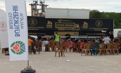 Depremzede Çocuklar ve Aileleri İçin Gezen Sinema Tırı Yaraları Sarmaya Devam Ediyor