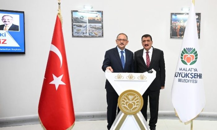 Bakan Özhaseki, Deprem Sonrasında Yapılan Çalışmalarla İlgili İstişarelerde Bulundu