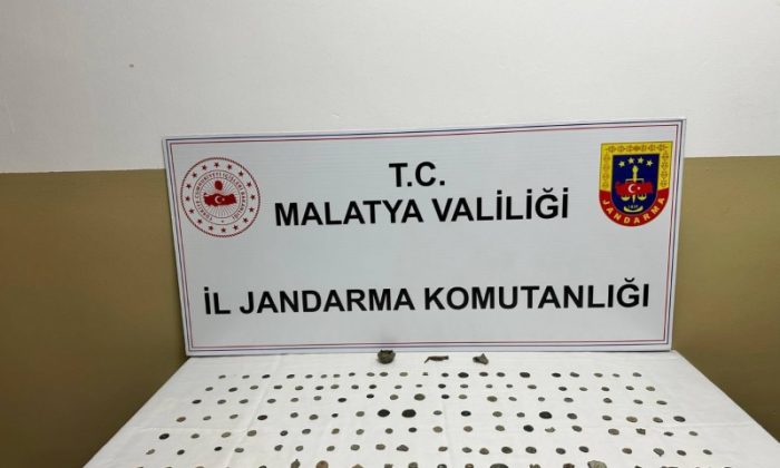 Yeşilyurt’ta 154 Adet Tarihi Sikke ve Eserler Ele Geçirildi