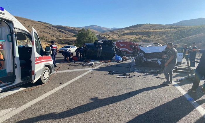 Malatya Akçadağ Develi Mevkiinde Trafik Kazası: 4 Ölü, 2 Yaralı