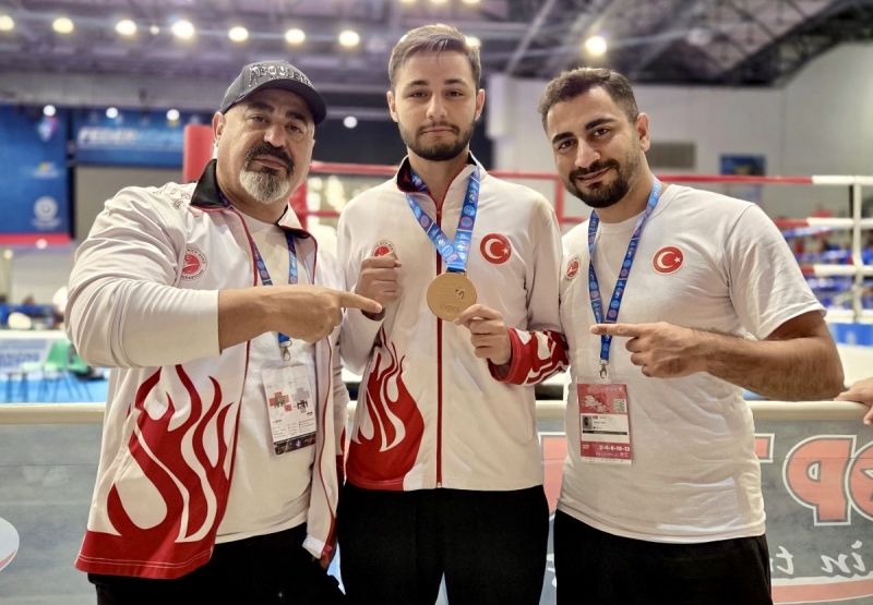 Yeşilyurt Belediye’nin Milli Sporcu Ömer Faruk Yılmaz, Gençler Avrupa Kick Boks’ta 3. Oldu