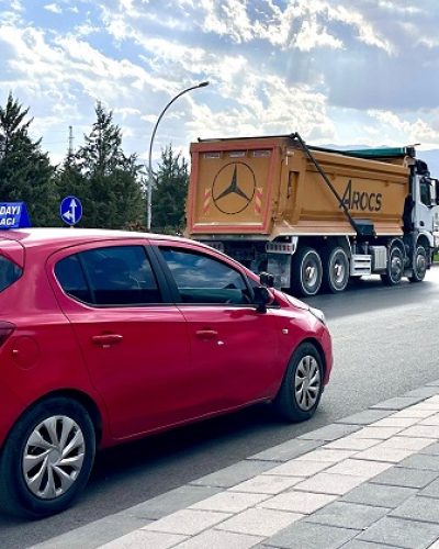 Malatya Şehir Mezarlığı Yolu Sürücüler ve Sürücü Adaylar İçin Tehlike Alanına Döndü